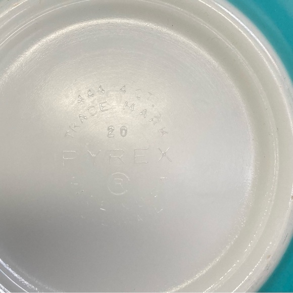 Vtg. Pyrex 4 Quart Turquoise Blue Amish ButterPrint #444 Cinderella Mixing Bowl - Picture 7 of 8